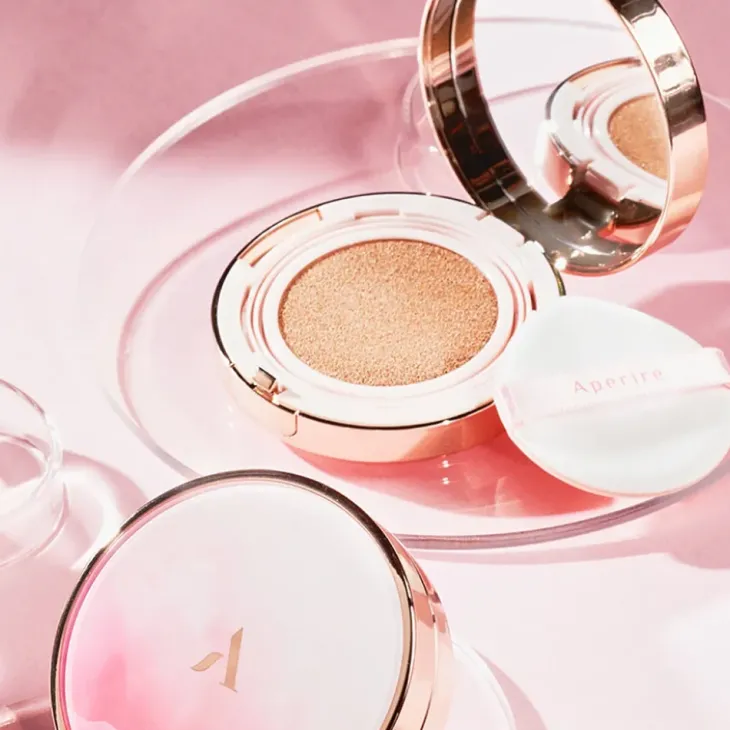 Aperire Day Dream Cover Cushion SPF50+ PA++++ kryjący podkład do twarzy w kompakcie 02 Warm Vanilla 13 g