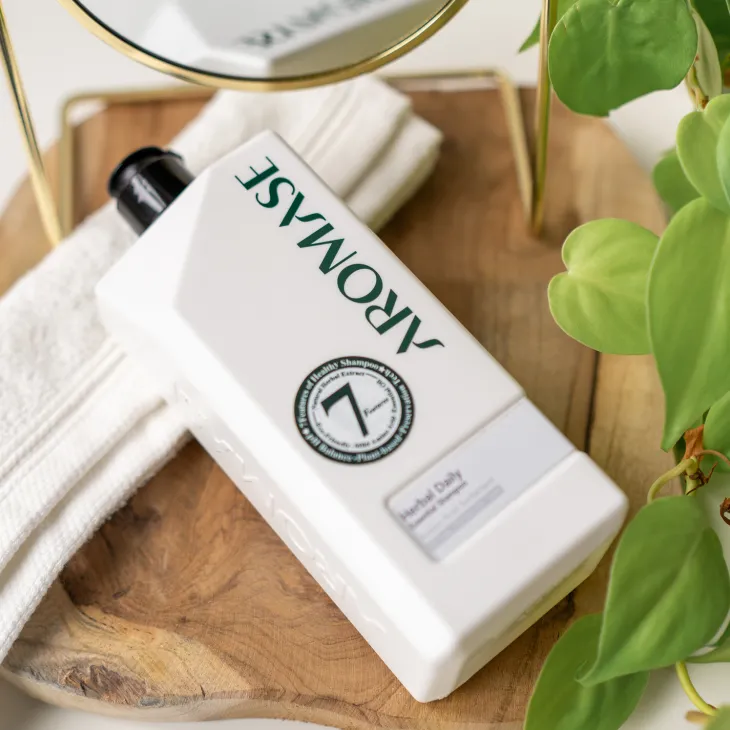 Aromase Herbal Daily Essential Shampoo ziołowy szampon codzienny do każdego typu skóry głowy 520 ml
