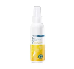 Avon FootWorks odświeżający spray do stóp z ochroną przeciwzapachową 100 ml