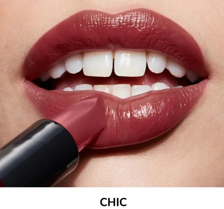 Avon Ultra Colour Creamy Lipstick ultrakremowa pomadka do ust w sztyfcie 53 Chic 3,6 g