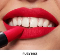 Avon Ultra Colour Matte Lipstick ultrakremowa pomadka do ust w sztyfcie 30 Ruby Kiss 3,6 g