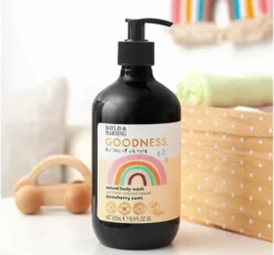 Baylis & Harding Goodness Kids Strawberry Swirl żel do mycia dla dzieci 500 ml