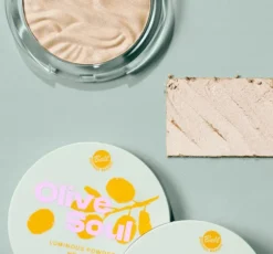 Bell Olive Soul prasowany puder rozświetlający do twarzy 01 Devy Olive 6,5 g