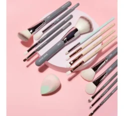 Boho Beauty Classic pędzel do ust 401 V Lip Brush