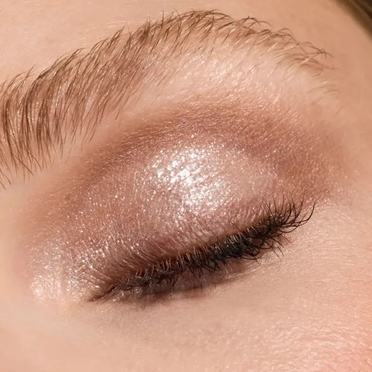 Catrice Drunk'n Diamonds brokatowy cień topper do powiek 010 Moonlight Glow 2,5 g