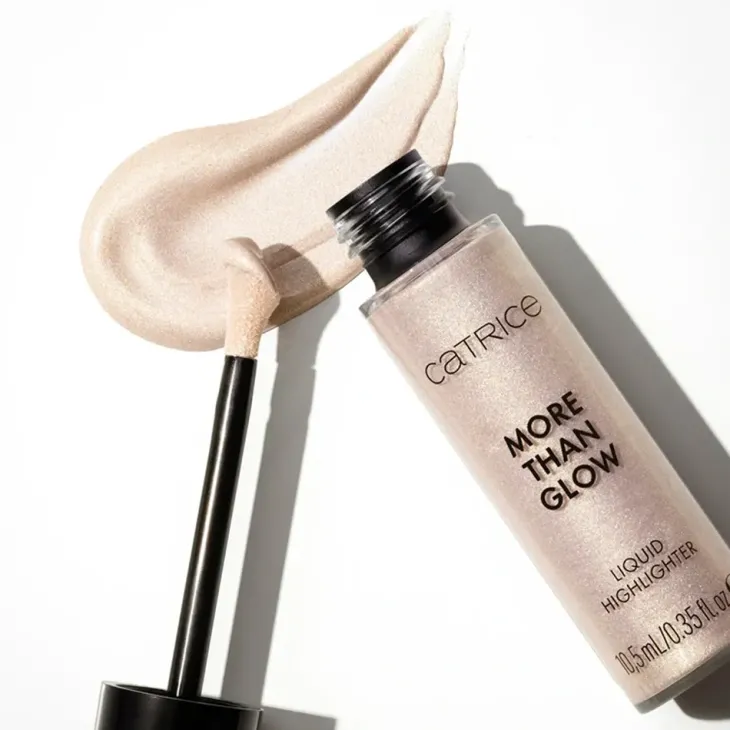Catrice More Than Glow rozświetlacz w płynie 010 Pearl Glaze 10,5 ml