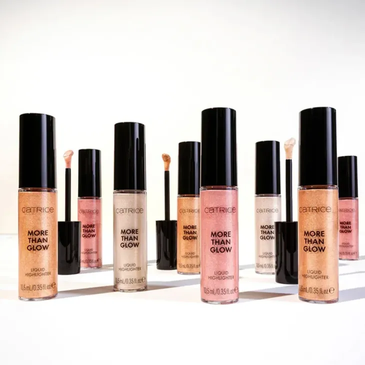 Catrice More Than Glow rozświetlacz w płynie 020 Dewy Rose 10,5 ml