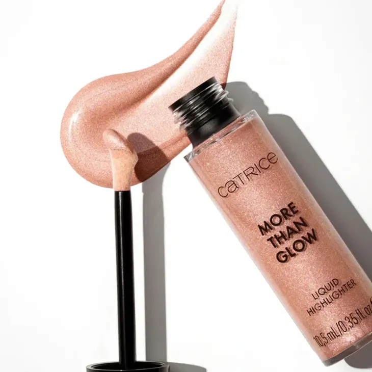 Catrice More Than Glow rozświetlacz w płynie 020 Dewy Rose 10,5 ml