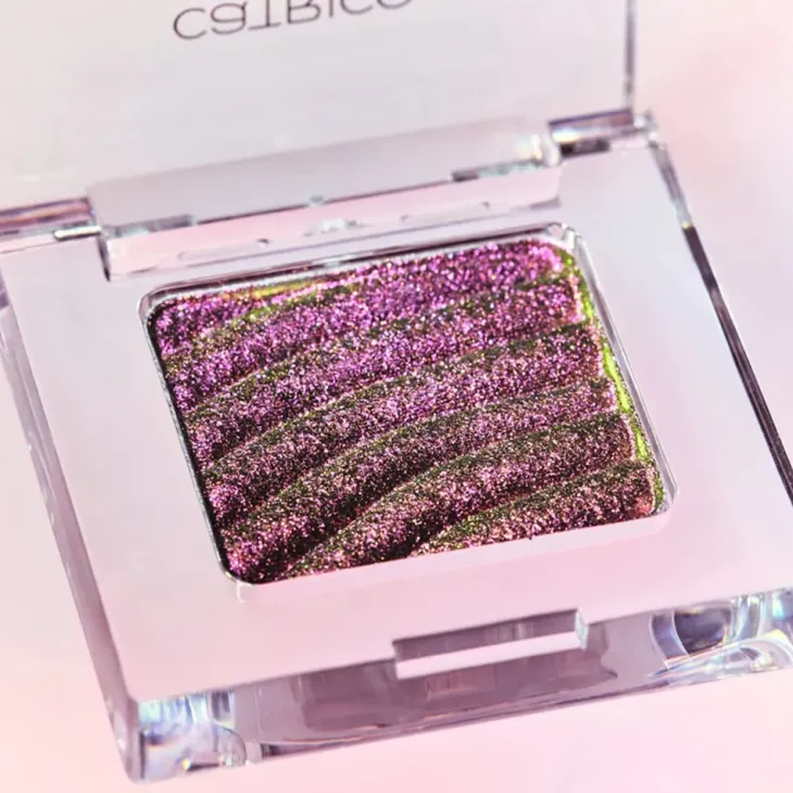 Catrice Prismatic Shift duochromowy cień do powiek 020 Berry Blaze 1 g