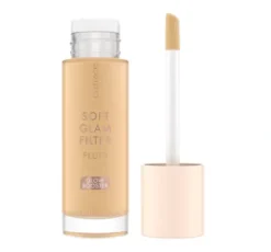 Catrice Soft Glam Filter rozświetlający podkład do twarzy 020 Light Medium 30 ml