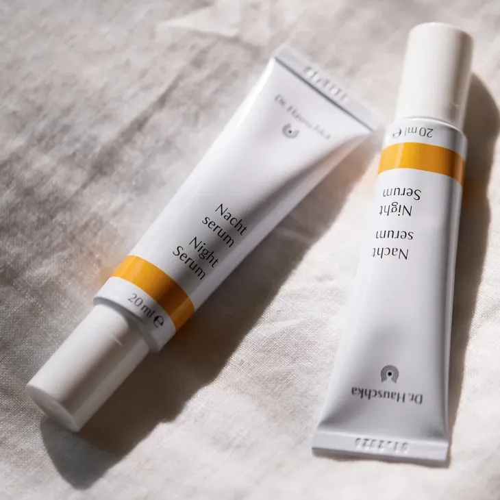 Dr. Hauschka Night Serum regenerujące serum do twarzy na noc 20 ml