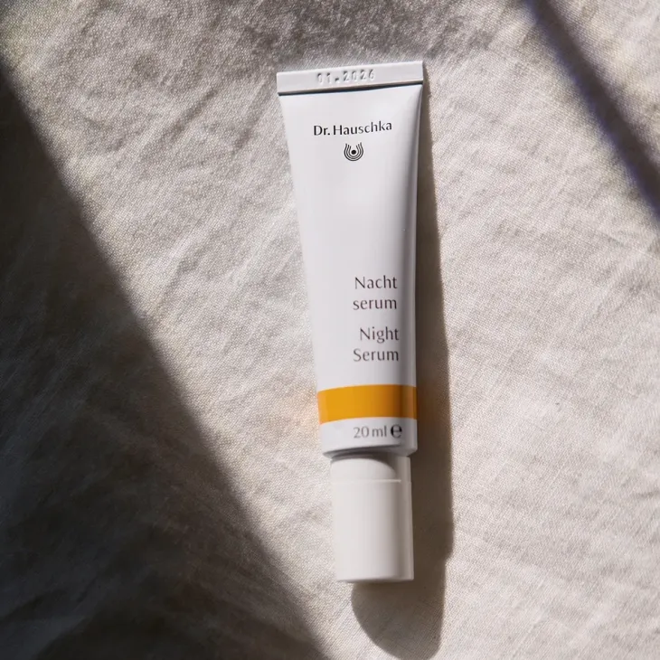 Dr. Hauschka Night Serum regenerujące serum do twarzy na noc 20 ml