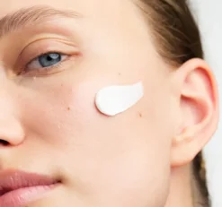 Dr. Hauschka Rose Day Cream krem do twarzy na dzień z wyciągiem z róży 30 ml