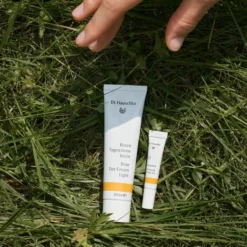 Dr. Hauschka Rose Day Cream Light lekki krem do twarzy na dzień z wyciągiem z róży 30 ml