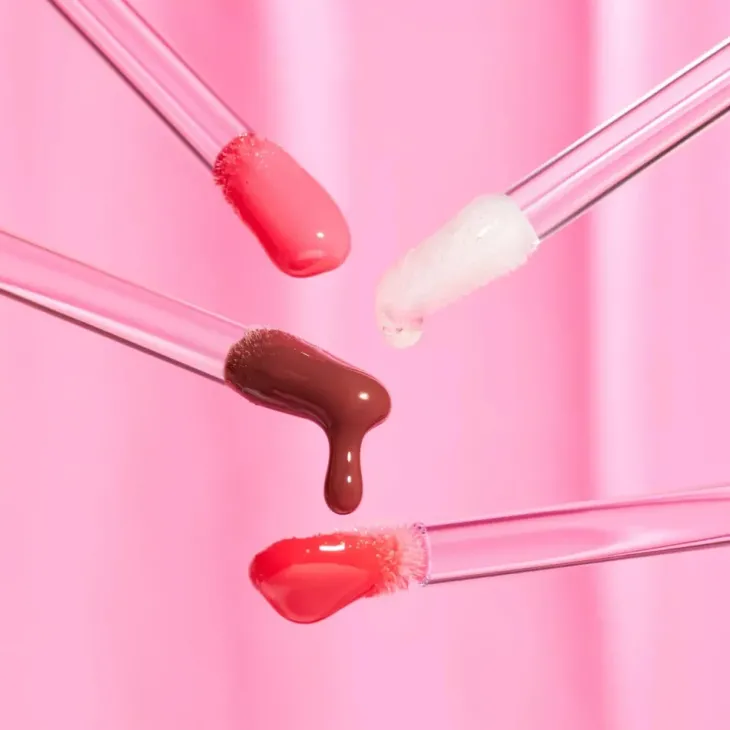 Essece What The Fake! Plumping Lipgloss błyszczyk powiększający usta 100 Sheer Genius 4 ml