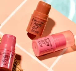 Essence Baby Got Bronze bronzer do twarzy w sztyfcie 10 Cinnamon Spice 5,5 g