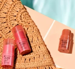 Essence Baby Got Bronze bronzer do twarzy w sztyfcie 10 Cinnamon Spice 5,5 g