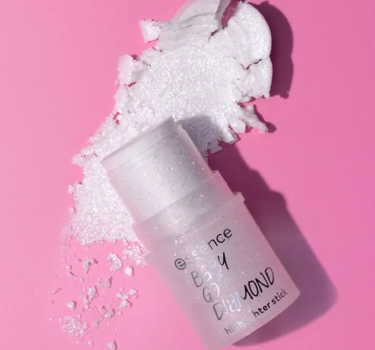 Essence Baby Got Diamond rozświetlacz w sztyfcie 5,4 g