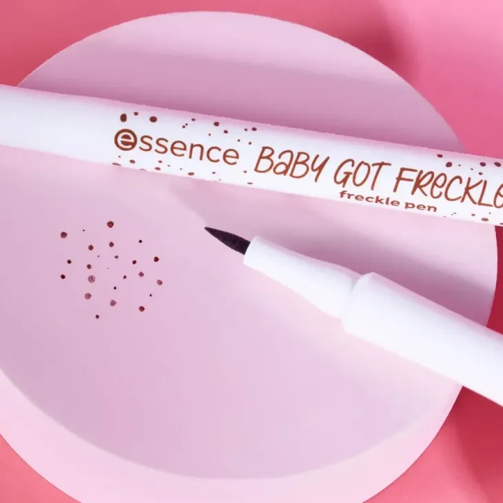 Essence Baby Got Freckles pisak do piegów 10 Faux Real 1 ml