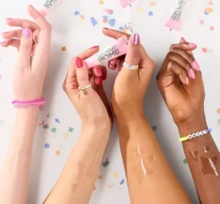 Essence Birthday Bomb Shiny Lipgloss brokatowy błyszczyk do ust 01 Cake My Day! 10 ml