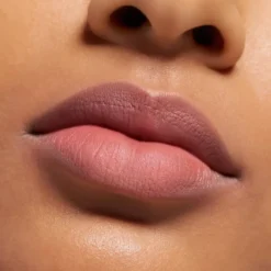Essence Blur Soufflé matowa pomadka do ust 02 Spice Filter 3,6 ml