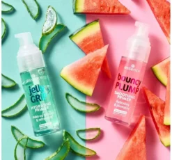 Essence Bouncy Plump baza pod makijaż o zapachu arbuza 30 ml