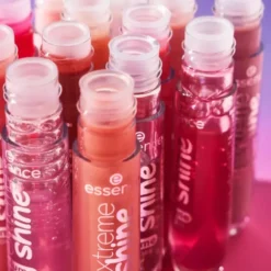 Essence Extreme Shine powiększający błyszczyk do ust 19 Frosted Fairy 5 ml