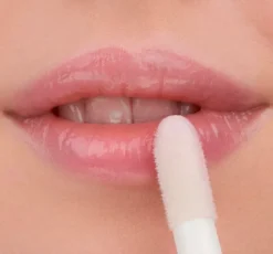 Essence Lip Oil odżywczy olejek do ust 01 Kiss From A Rose 4 ml