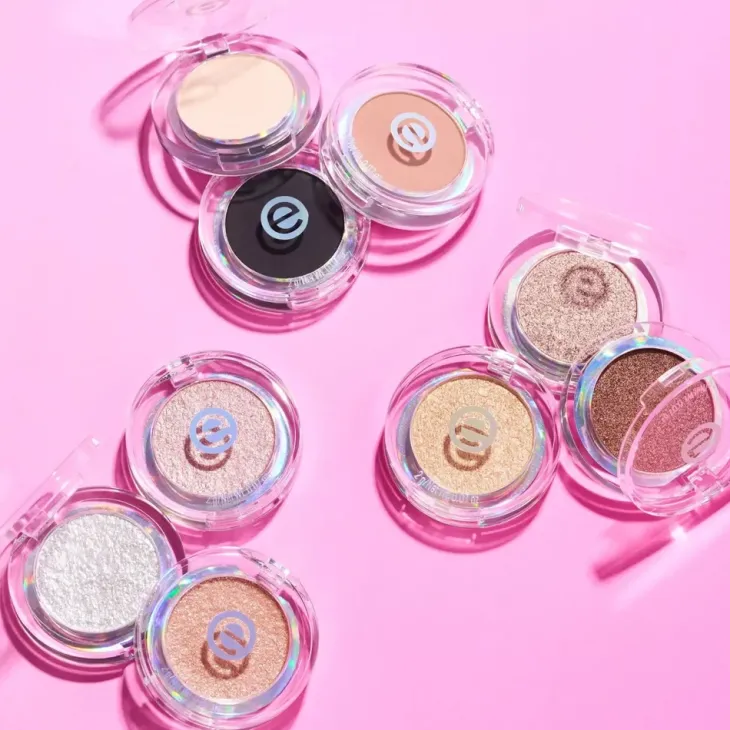 Essence Mono Eyeshadow Matte matowy cień do powiek 01 Soft Beige 2 g