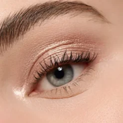 Essence Mono Eyeshadow Pearly perłowy cień do powiek 02 Silky Taupe 2 g