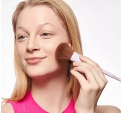 Essence pędzel do makijażu 01 Powdered Perfection