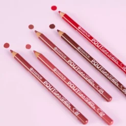 Essence POUTline Soft Glide kredka do ust 05 Pout Out Loud 0,62 g