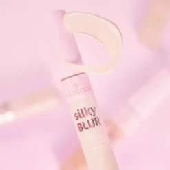 Essence Silky Blur nawilżający korektor w płynie 20 10 ml