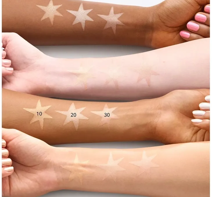 Essence Soft Touch Bouncy Glow rozświetlacz do twarzy 10 Soft Glaze 4 g