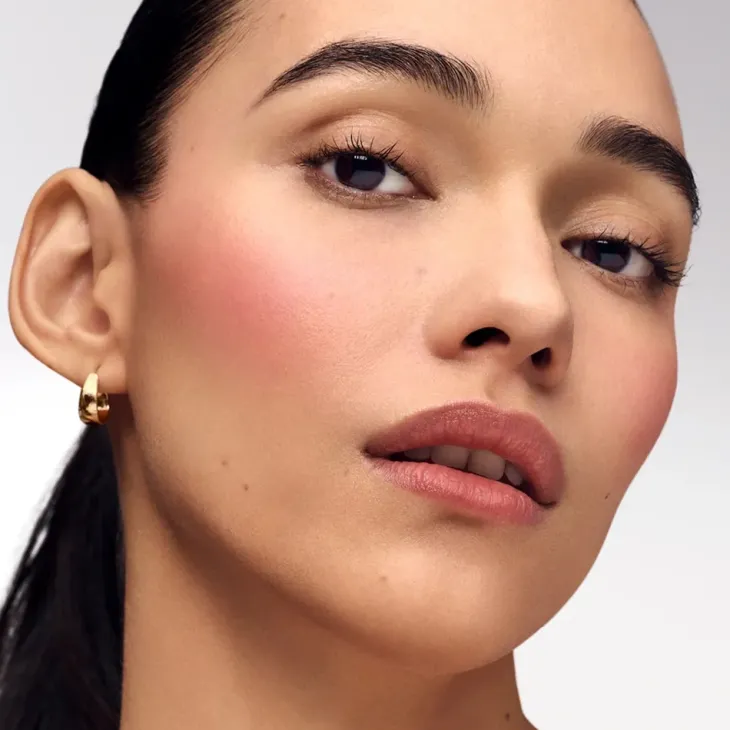 Estée Lauder Futurist Blushmaker Dewy Cheek Tint Liquid Blush rozświetlający róż do policzków w płynie 02 Across the Dancefloor 10 ml