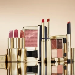 Estée Lauder The Sculpting Blush Powder Blush matowy róż do policzków w kamieniu Magnetic Glow 7 g