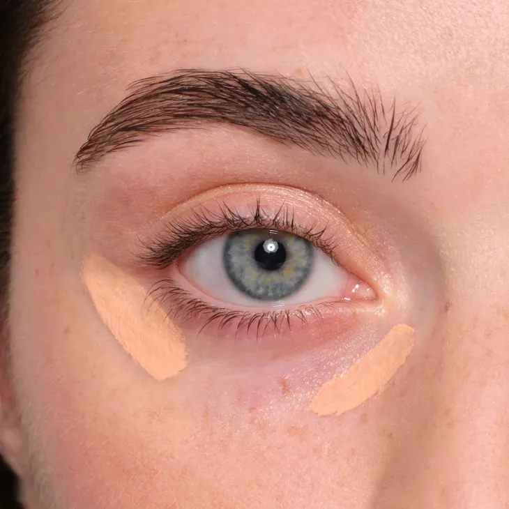 Eveline Cosmetics Extreme Brightener rozświetlający korektor pod oczy 100 Magic Peach 6,8 ml