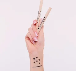 Eveline Cosmetics eyeliner ze stemplem Serce