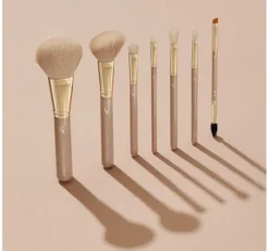 Eveline Cosmetics pędzel do aplikacji cieni E01