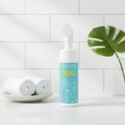 Eveline Cosmetics Perfect Skin Acne pianka myjąca ze szczotką oczyszczającą pory 150 ml