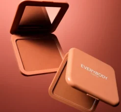 Everybody London prasowany bronzer do twarzy Chocolate Milk 7 g