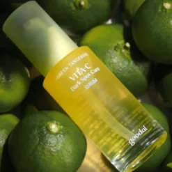 Goodal Green Tangerine Vita C Dark Spot Care Serum rozjaśniające serum do twarzy 20 ml