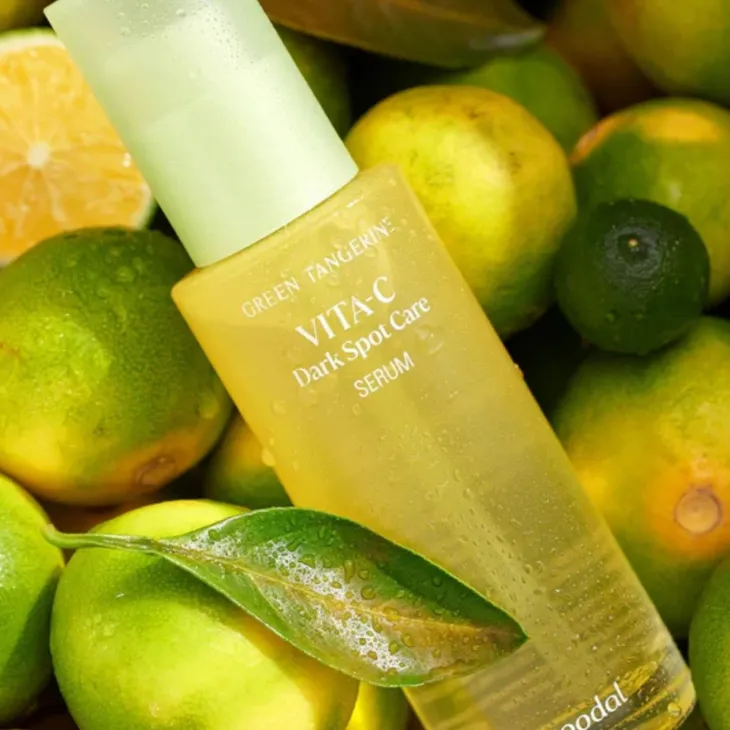 Goodal Green Tangerine Vita C Dark Spot Care Serum rozjaśniające serum do twarzy 20 ml