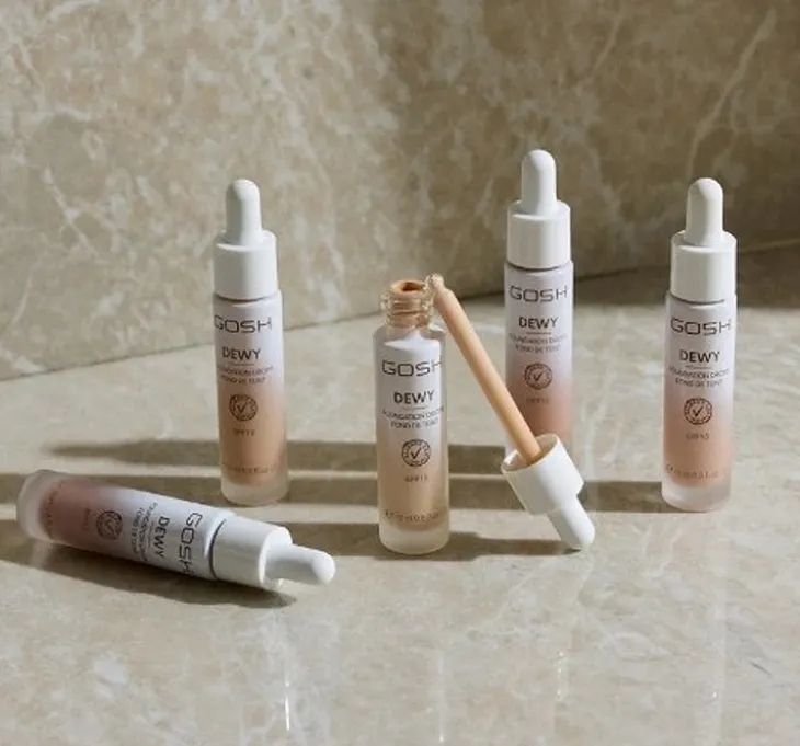 Gosh Dewy rozświetlający podkład do twarzy w kroplach 004 Fair 12 ml