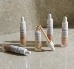 Gosh Dewy rozświetlający podkład do twarzy w kroplach 002 Porcelain 12 ml