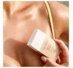 Gosh Oh My Glow rozświetlacz w płynie do twarzy i ciała 002 Dewy Drops 50 ml