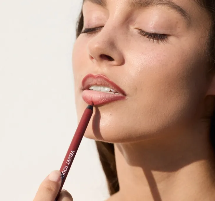 Gosh Velvet Touch wodoodporna konturówka do ust 016 The Red 1,2 g