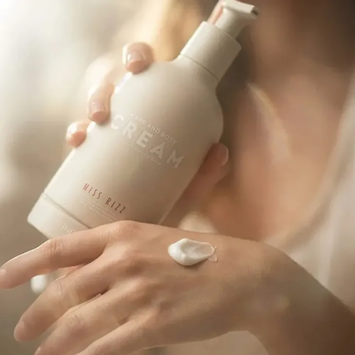 Indigo perfumowany krem do rąk i ciała Miss Rizz 370 ml