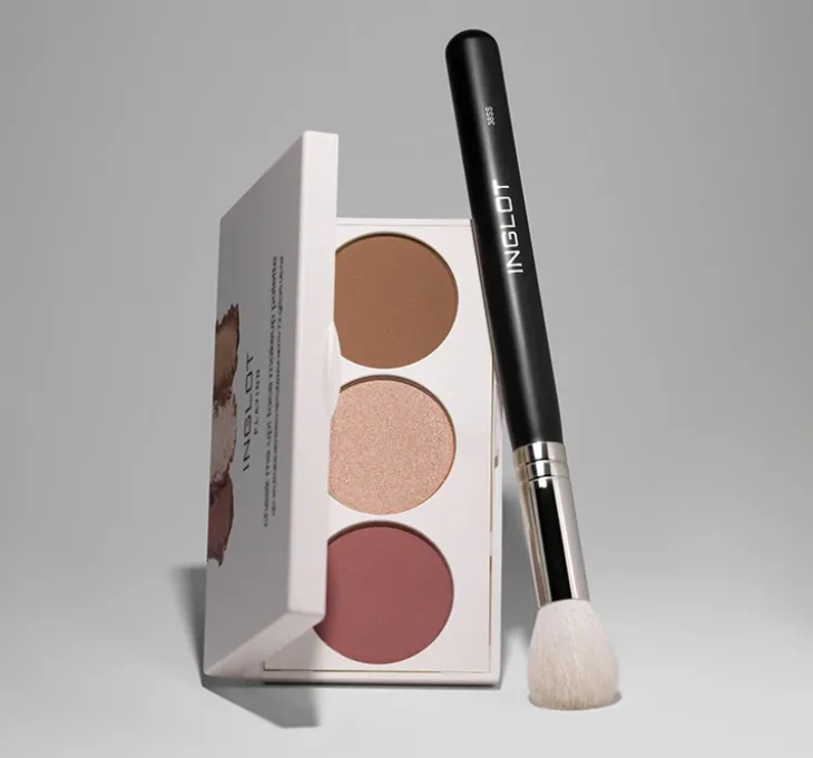 Inglot PlayINN paleta do konturowania twarzy Cheek Me Up! 7,2 g
