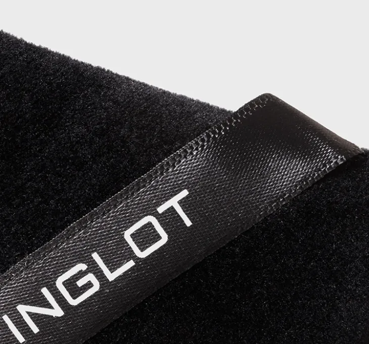 Inglot trójkątny puszek do makijażu 1 sztuka